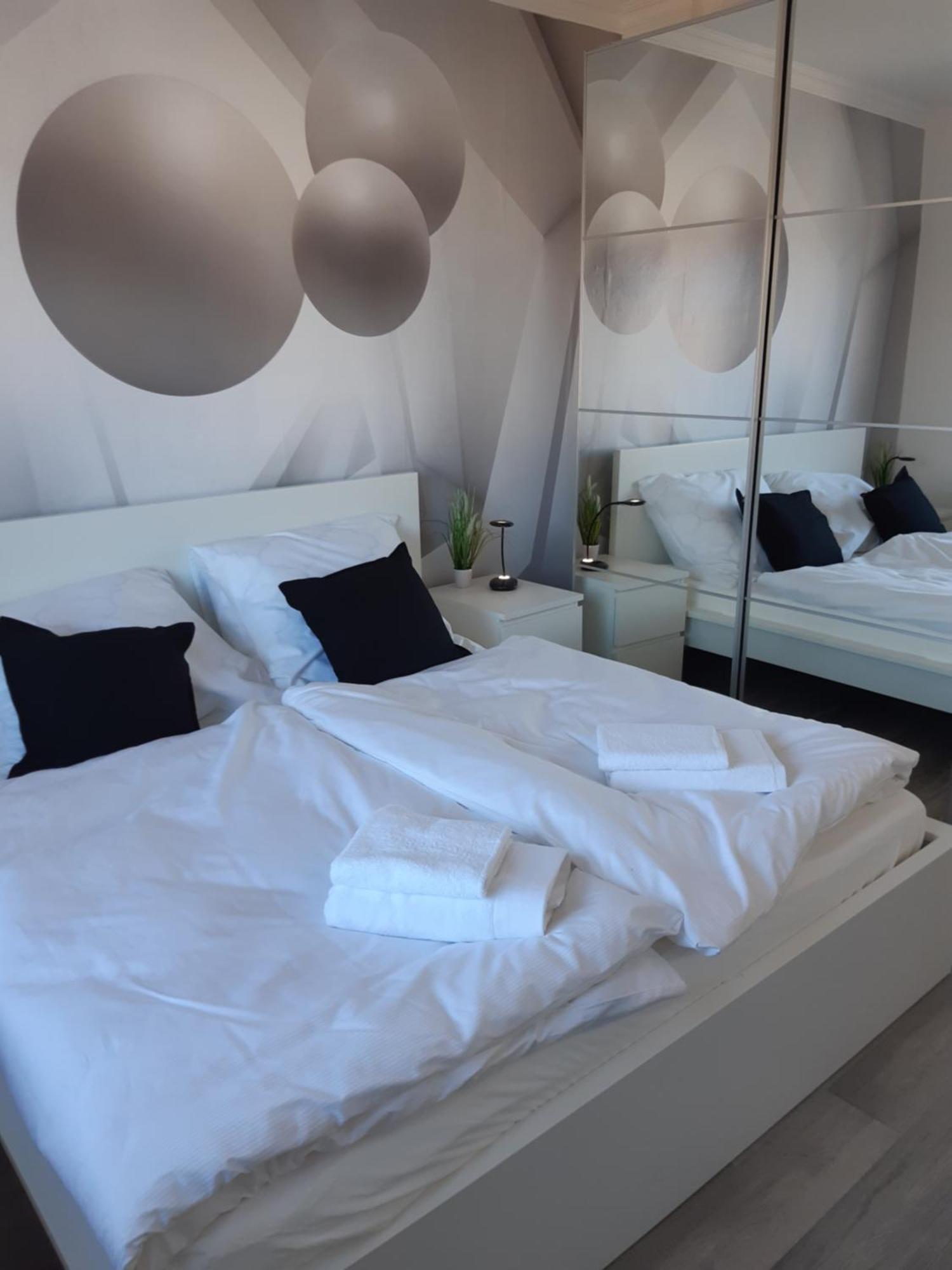 Niedenstein D&B Staycation Ferienpark מראה חיצוני תמונה