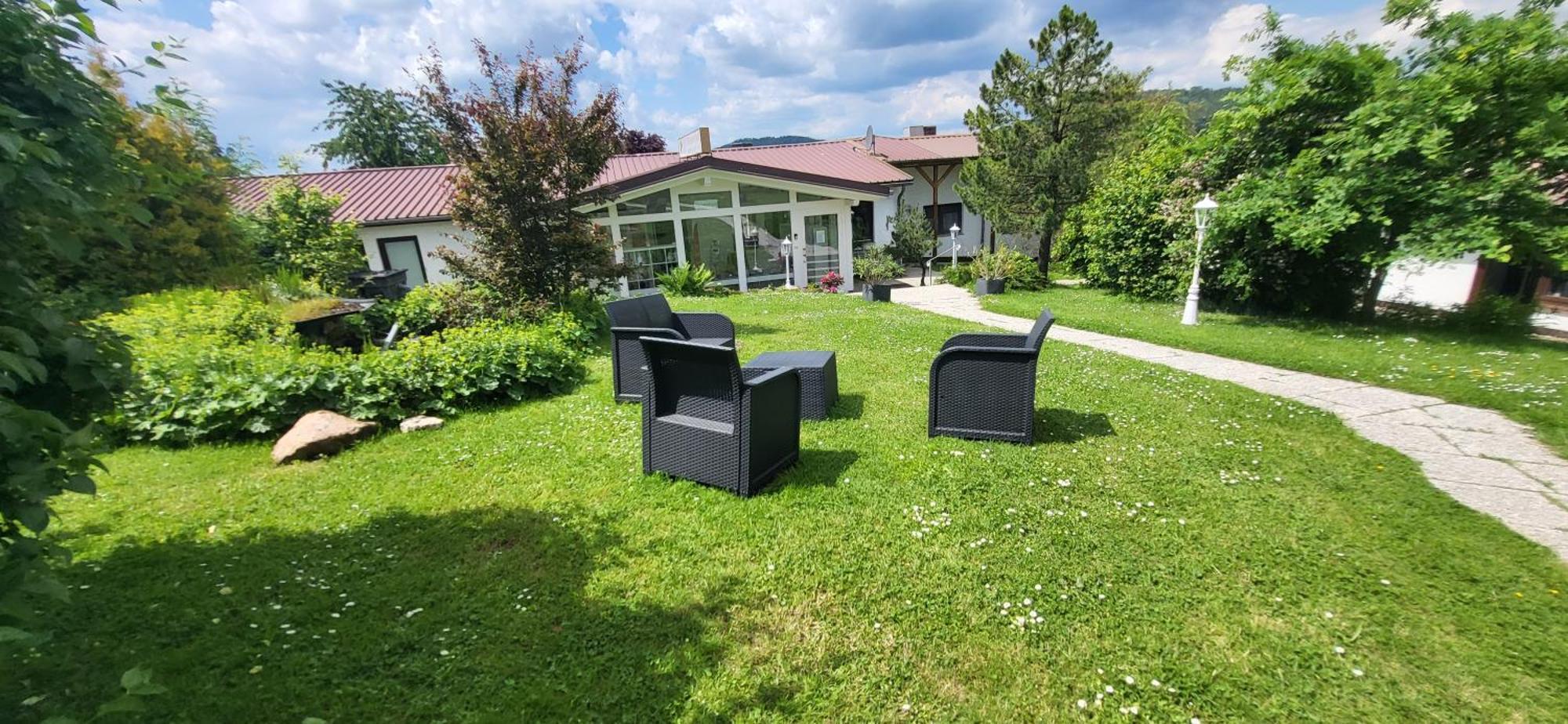 Niedenstein D&B Staycation Ferienpark מראה חיצוני תמונה